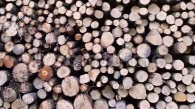 一堆被砍倒的树干、<strong>砍伐</strong>森林和维护森林的运动，沉重的木头背景